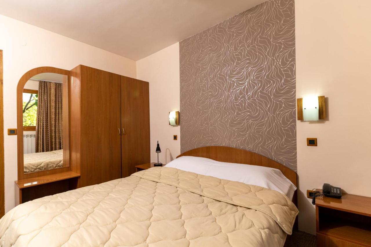 Hotel Kanet Üsküp Dış mekan fotoğraf